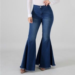 💎💎Bell Bottom Mid Waist Jean💎💎 Run Small